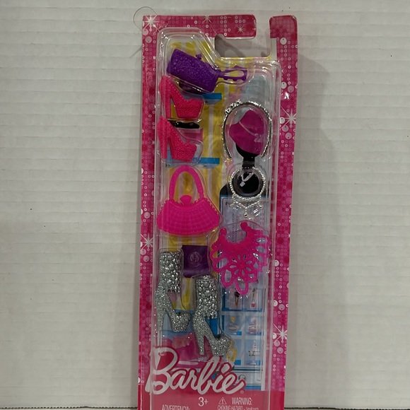 Vintage 2 Pack - Barbie Shoes, Purses, Tiaras And More.. - Picture 4 of 6